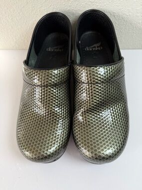 Dansko Professional Clogs 38 Metallic Textured Leather Nurse Comfort Shoes